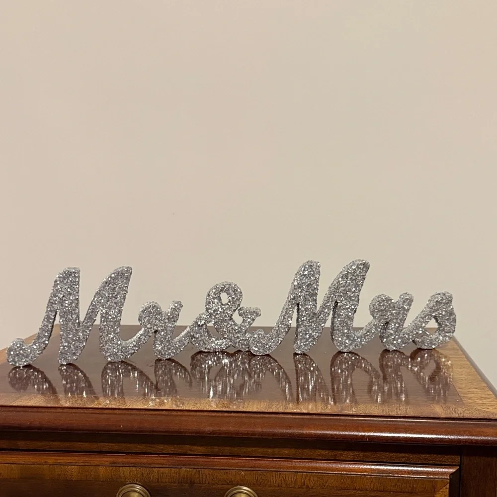 3in x 6in Silver Glitter 'Mr & Mrs' Table Decor
